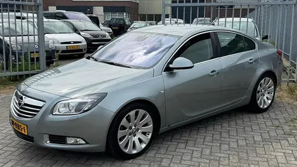 Grijs, metallic lak Occasion 2011 Opel Insignia Sport Sedan | € 8.790 (Eerlijke prijs)