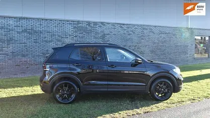Zwart Gebruikt 2022 VW T-Cross SUV | € 22.940 (Eerlijke prijs)