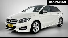 Wit Gebruikt 2017 Mercedes B180 Ambition MPV | € 14.900 (Eerlijke prijs)
