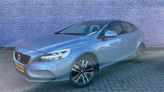 Blauw Gebruikt 2018 Volvo V40 Stationwagen | € 17.694 (Eerlijke prijs)