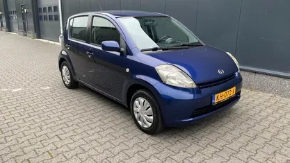 Occasion Daihatsu Sirion 69 PK (50 kW) 2005 Blauw Hatchback