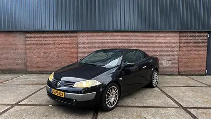 Zwart Occasion 2004 Renault Mégane Cabriolet Luxe Cabriolet | € 1.799 (Goede deal)