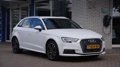Wit Gebruikt 2020 Audi A3 Sportback e-tron Sport Hatchback | € 20.900 (Eerlijke prijs)