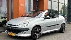 Grijs Gebruikt 2003 Peugeot 206 CC Cabriolet | € 2.490 (Eerlijke prijs)