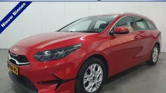 Rood, metallic lak Gebruikt 2022 Kia Ceed Sportswagon Stationwagen | € 15.995 (Goede deal)