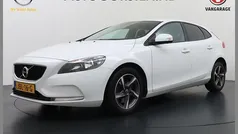 Wit Gebruikt 2017 Volvo V40 Momentum Stationwagen | € 13.395 (Goede deal)