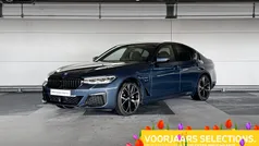 Arctic race blue metallic (blauw metallic) Gebruikt 2023 BMW 530e Comfort Edition Sedan | € 46.500 (Goede deal)