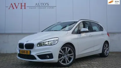 Wit Gebruikt 2014 BMW 218 Executive Stationwagen | € 12.950 (Eerlijke prijs)