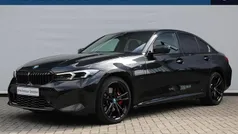 Zwart Gebruikt 2024 BMW 320e Comfort Edition Sedan | € 44.950 (Eerlijke prijs)
