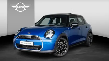 Occasion Mini Cooper Favoured 156 PK (114 kW) 2024 Blauw Hatchback