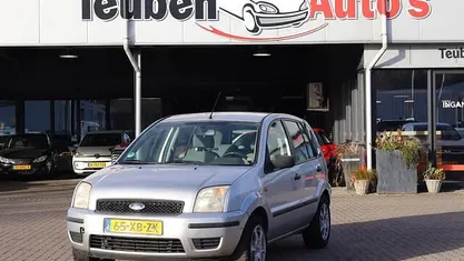 Grijs Gebruikt 2005 Ford Fusion Trend MPV | € 995 (Eerlijke prijs)
