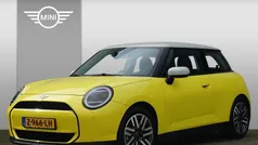 Gebruikt 2024 Mini Cooper Classic Hatchback | € 31.950 (Goede deal)