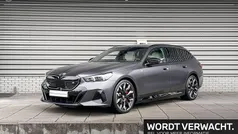 Bmw individual frozen deep grey metallic (grijs metallic) Nieuw 2024 BMW i5 Comfort Edition Sedan | € 89.900 (Super prijs)
