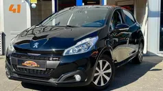 Zwart, metallic lak Gebruikt 2018 Peugeot 208 GT-line Hatchback | € 10.950 (Eerlijke prijs)