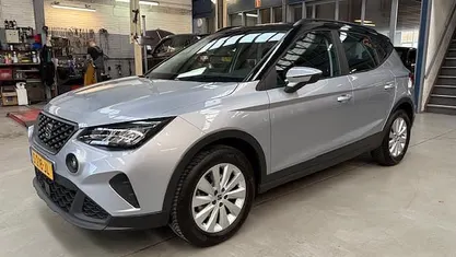 Grijs (metallic) Gebruikt 2023 Seat Arona SUV | € 18.250 (Eerlijke prijs)