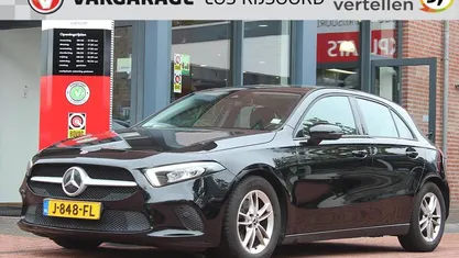 Zwart Gebruikt 2020 Mercedes A180 Hatchback | € 20.785 (Super prijs)