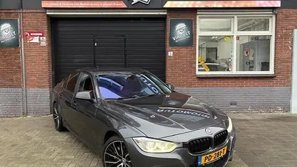 Grijs (metallic) Gebruikt 2013 BMW 330 M Sport Sedan | € 10.950 (Super prijs)