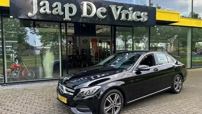 Zwart, metallic lak Occasion 2015 Mercedes C180 Edition Sedan | € 15.950 (Eerlijke prijs)