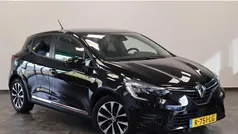 Zwart Gebruikt 2022 Renault Clio V Zen Hatchback | € 16.840 (Eerlijke prijs)