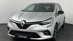 Grijs Gebruikt 2023 Renault Clio V Evolution Hatchback | € 17.695 (Goede deal)