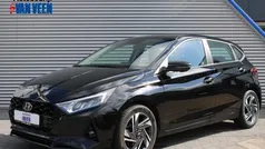 Phantom black metallic (zwart metallic) Gebruikt 2024 Hyundai i20 Comfort Hatchback | € 19.445 (Eerlijke prijs)