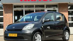 Zwart, metallic lak Gebruikt 2007 Daihatsu Sirion Hatchback | € 1.950 (Eerlijke prijs)