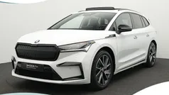 Wit, metallic lak Gebruikt 2022 Skoda Enyaq iV SportLine SUV | € 36.900 (Eerlijke prijs)