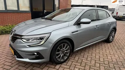 Occasion Renault Mégane IV Business 140 PK (102 kW) 2021 Grijs (metallic) Hatchback