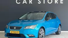 Blauw, metallic lak Gebruikt 2016 Seat Leon CONNECT Hatchback | € 10.945 (Eerlijke prijs)