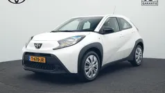 Wit Gebruikt 2023 Toyota Aygo Play Hatchback | € 15.945 (Eerlijke prijs)