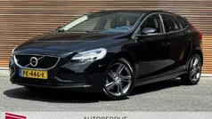 Zwart Gebruikt 2016 Volvo V40 R-Design Stationwagen | € 14.400 (Eerlijke prijs)