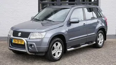 Grijs, metallic lak Gebruikt 2006 Suzuki Grand Vitara Exclusive SUV | € 7.950 (Eerlijke prijs)