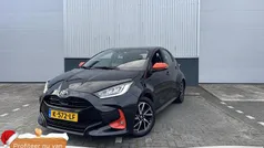 Zwart Gebruikt 2021 Toyota Yaris Hybrid Edition Hatchback | € 18.999 (Eerlijke prijs)