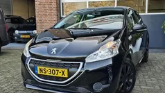 Zwart Gebruikt 2013 Peugeot 208 Access Hatchback | € 5.295 (Eerlijke prijs)