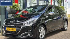 Zwart Gebruikt 2019 Peugeot 208 Signature Sky Hatchback | € 10.890 (Goede deal)