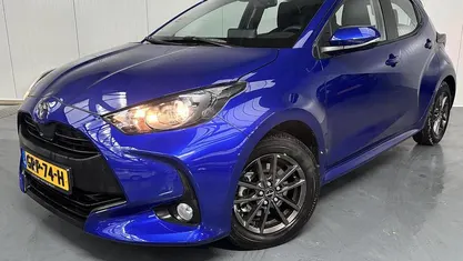Blauw Occasion 2024 Toyota Yaris Hybrid Active Hatchback | € 24.950 (Eerlijke prijs)