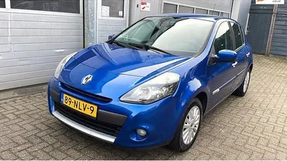 Blauw (metallic) Occasion 2010 Renault Clio II Collection Hatchback | € 2.950 (Eerlijke prijs)
