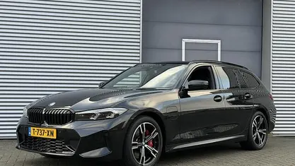Zwart Occasion 2023 BMW 330 M Sport Stationwagen | € 38.999 (Eerlijke prijs)