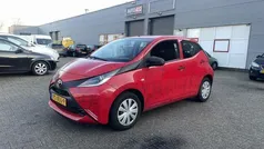 Rood Gebruikt 2017 Toyota Aygo Design Hatchback | € 7.450 (Goede deal)