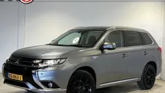 Grijs, metallic lak Gebruikt 2016 Mitsubishi Outlander Edition SUV | € 13.900 (Eerlijke prijs)