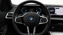 Wit Gebruikt 2025 BMW 330e Executive Stationwagen | € 58.950 (Eerlijke prijs)