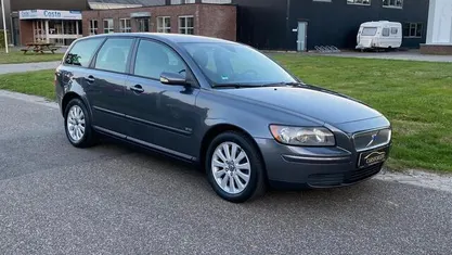 Occasion Volvo V50 Momentum 140 PK (102 kW) 2005 Grijs, metallic lak Stationwagen