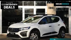 Wit Gebruikt 2022 Dacia Sandero Essentiel Hatchback | € 14.745 (Eerlijke prijs)