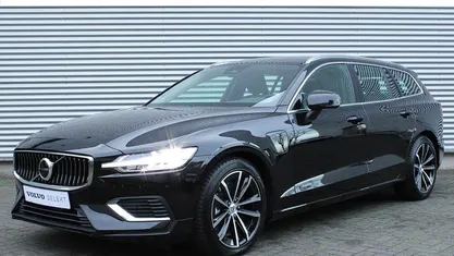 Zwart Gebruikt 2025 Volvo V60 Stationwagen | € 41.950 (Eerlijke prijs)