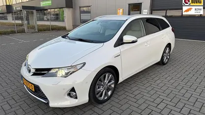 Wit Occasion 2013 Toyota Auris Hybrid Stationwagen | € 10.999 (Eerlijke prijs)