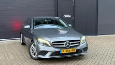 Grijs (metallic) Gebruikt 2018 Mercedes C220 Premium Sedan | € 16.450 (Goede deal)