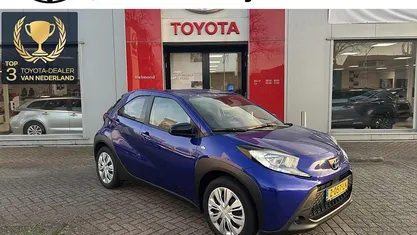 Blauw Gebruikt 2024 Toyota Aygo X Play SUV | € 18.749 (Eerlijke prijs)