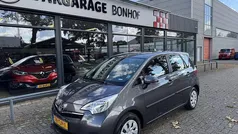 Grijs Gebruikt 2012 Toyota Verso-S MPV | € 11.950 (Eerlijke prijs)