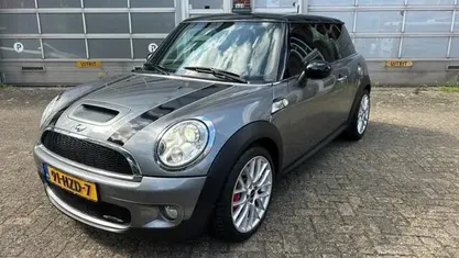 Grijs Gebruikt 2009 Mini John Cooper Works Hatchback | € 9.250 (Eerlijke prijs)