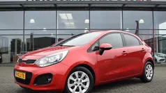 Rood Gebruikt 2014 Kia Rio Hatchback | € 6.950 (Eerlijke prijs)